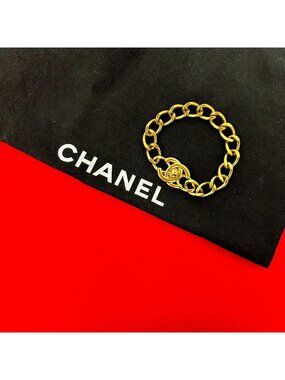 Chanel With 96P Vintage CC Logo Turnlock Motif Chain Bracelet Gold
